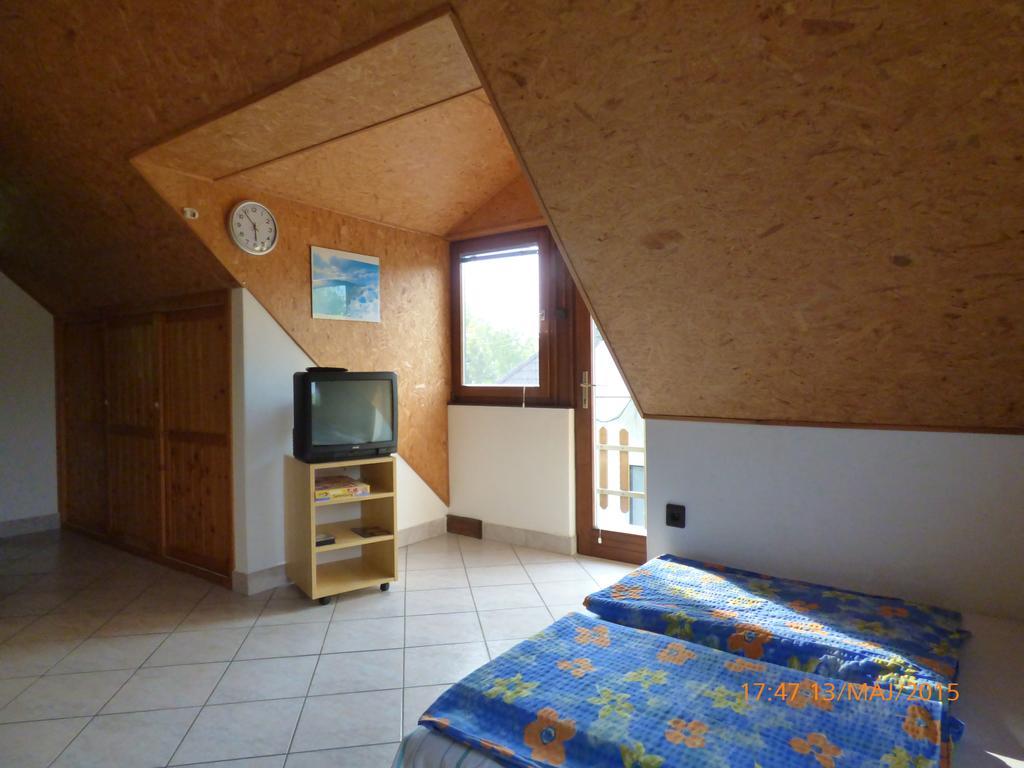 Fabian Apartman-Haz Szántód Стая снимка